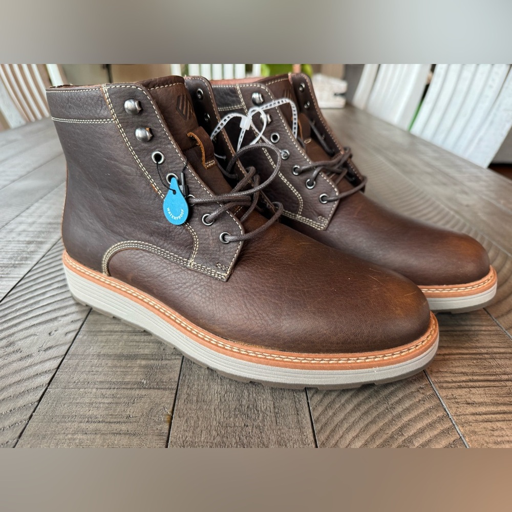 Johnston & Murphy Upton Lug Plain Toe Leather Boot Men's Size 8.5 (NWOT)